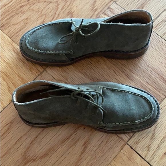 drake's crosby chukka